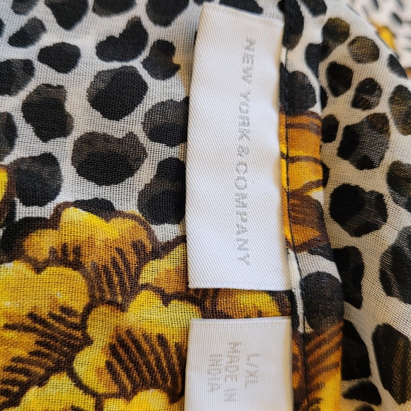 New York & Company Black And Gold Versace Inspired Print Open Front Kimono Top - Picture 6 of 7